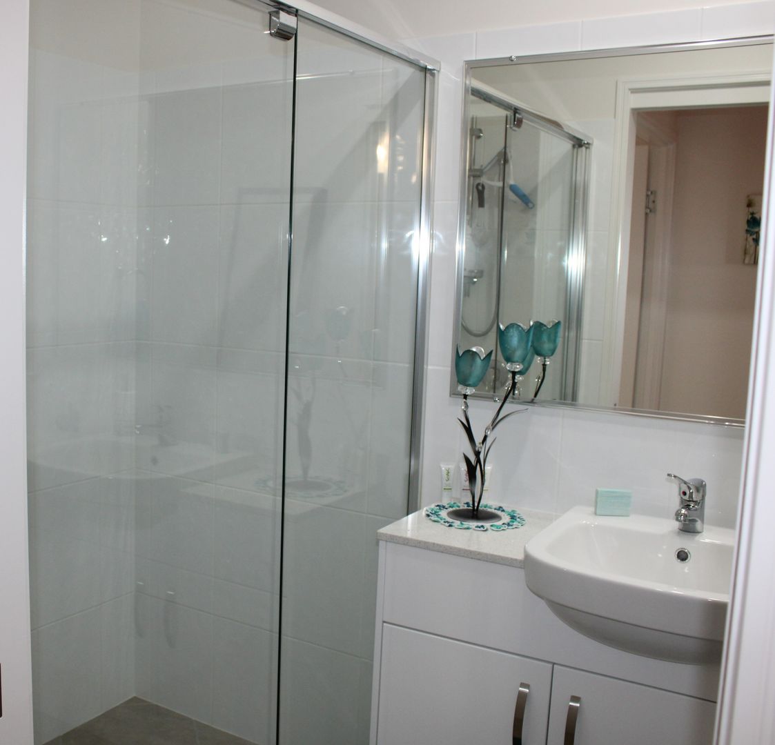 Beautifull Presented lakeside home