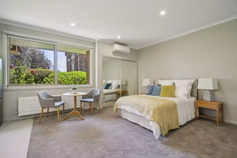 Newly-renovated studio apartment with brand-new kitchenette