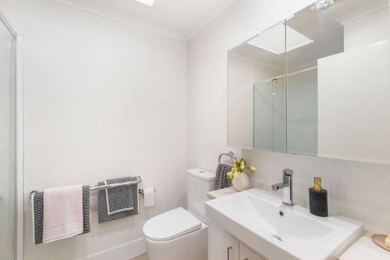 Stylish open-plan 2-bedroom villa near the community centre