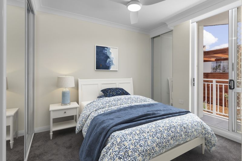 Newly renovated one bedroom serviced apartment with separate bedroom and ensuite plus kitchenette and terrace next to the pool area.