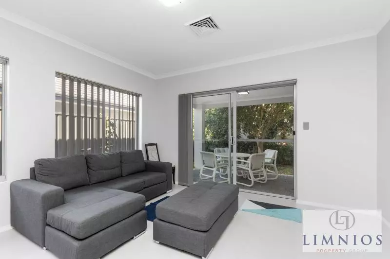 Street Front Stunner !