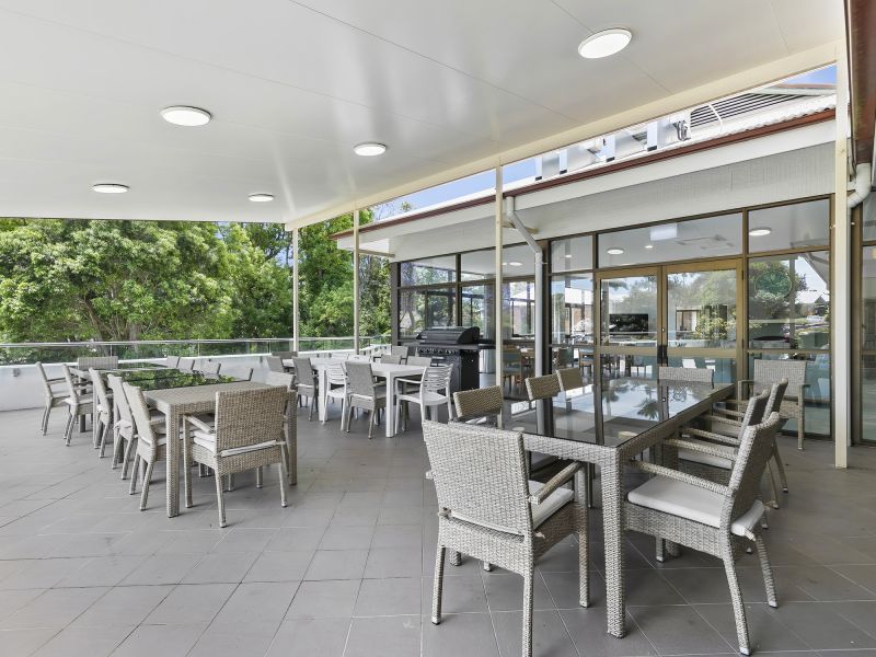 Available now! Fully renovated 2 bedroom villa close to everything on offer!