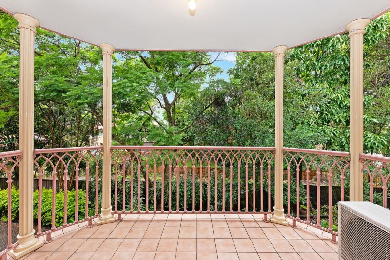 BE QUICK : SOUGHT AFTER SUNFILLED 2BR APARTMENT WITH A GLORIOUSLY GREEN OUTLOOK TO THE EAST
