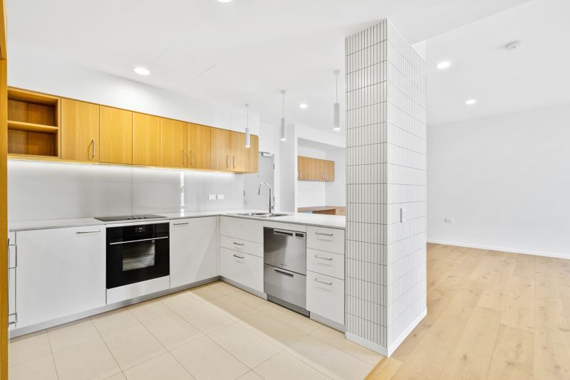 Corner north-facing apartment with spectacular Broadbeach Skyline views