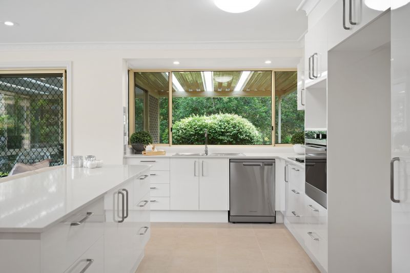 Sunny two-bedroom on the parkland