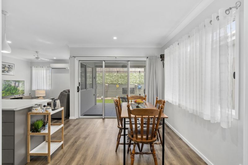 Elegant 2 Bedroom + Study - Near New