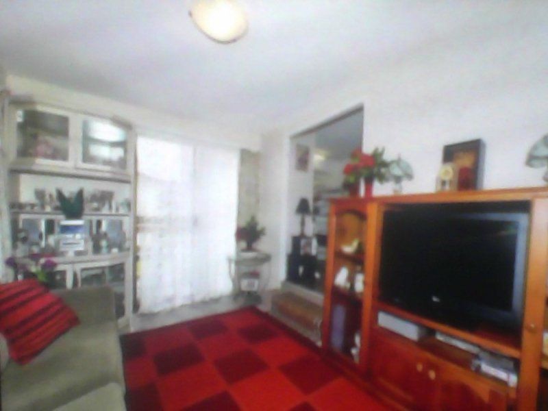 Lovely sunny 2 bedroom home. Easy access into a  large carport.