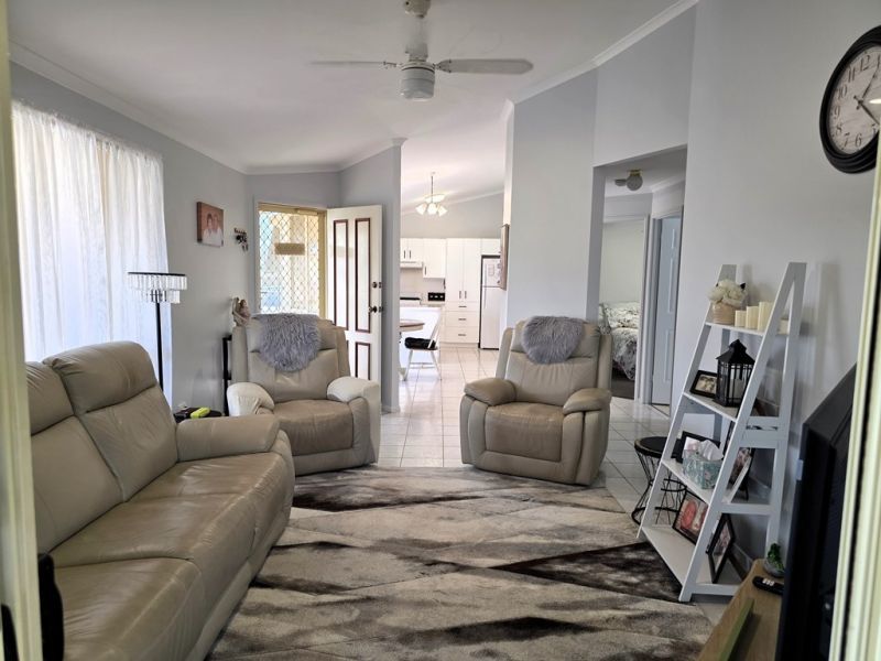 Corner Gem: Sunny 2-Bed Home