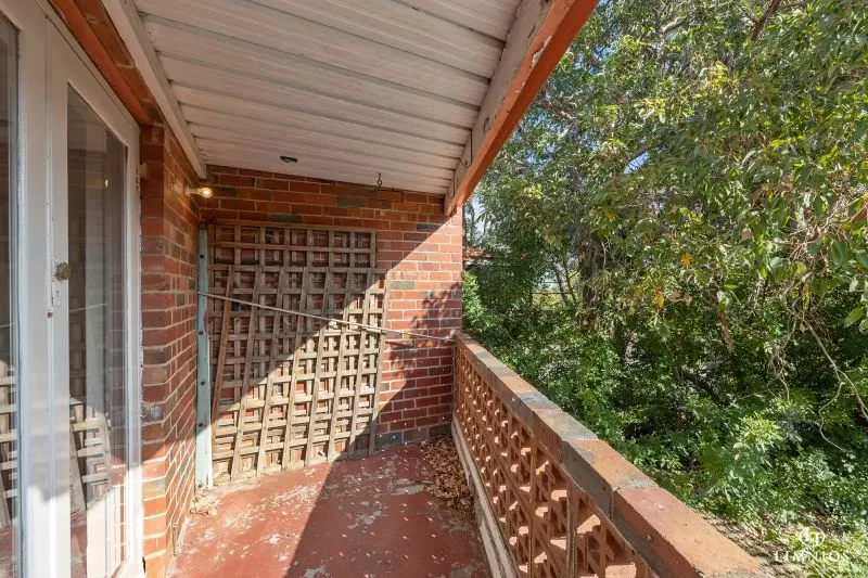 Scenic Hilltop Apartment