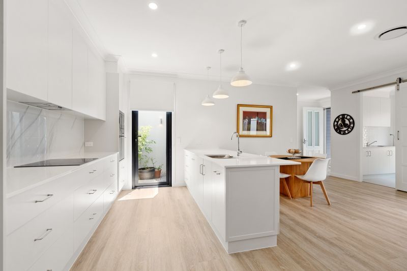 Attention Travel Enthusiasts!