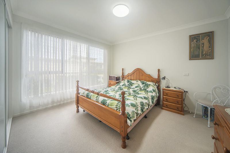 Spacious, Stylish Villa with Large Deck and Flexible Living Areas