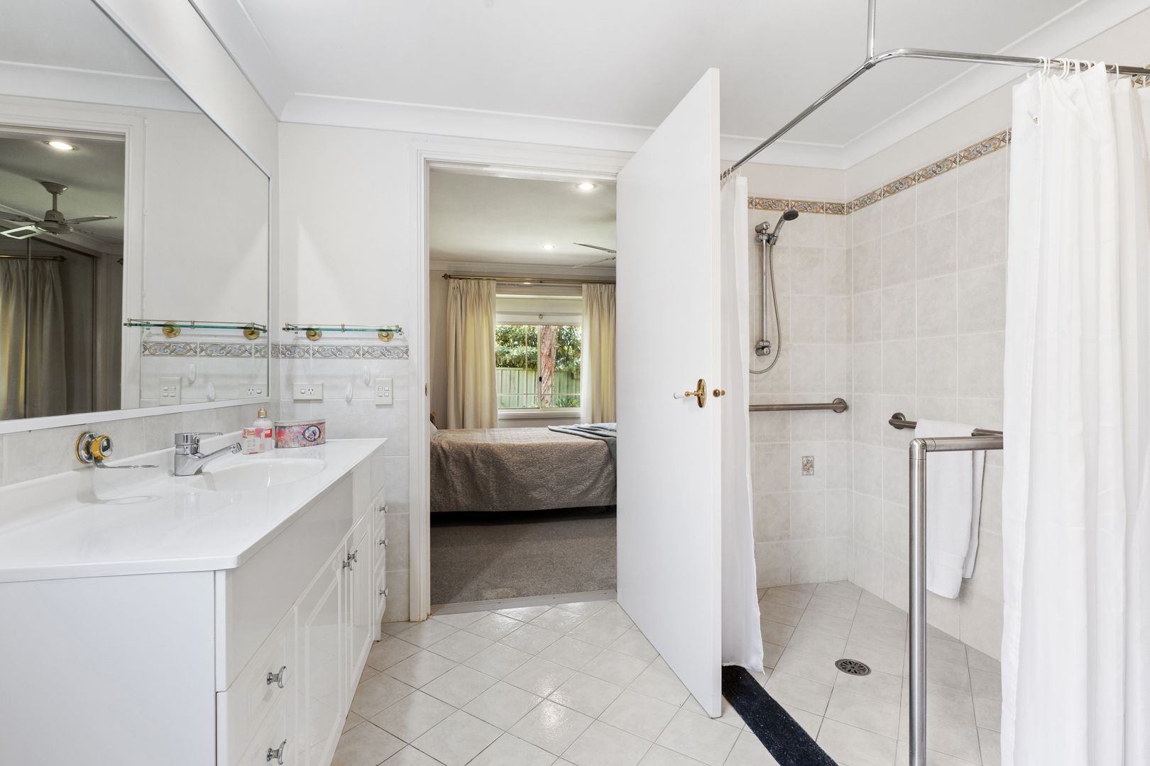 Ground floor Unit With Garage in Excellent Position