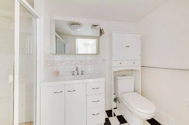 Studio apartment with a sheltered balcony and great open-air feel