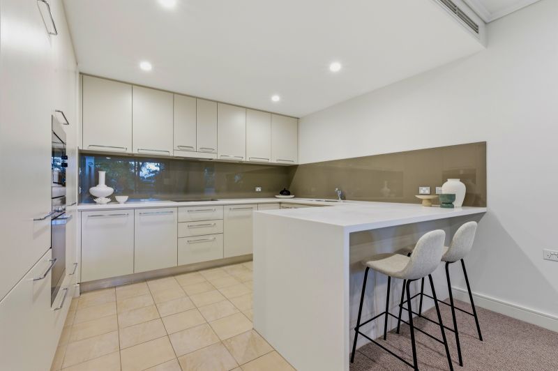 Elegant Apartment, Lush Surrounds