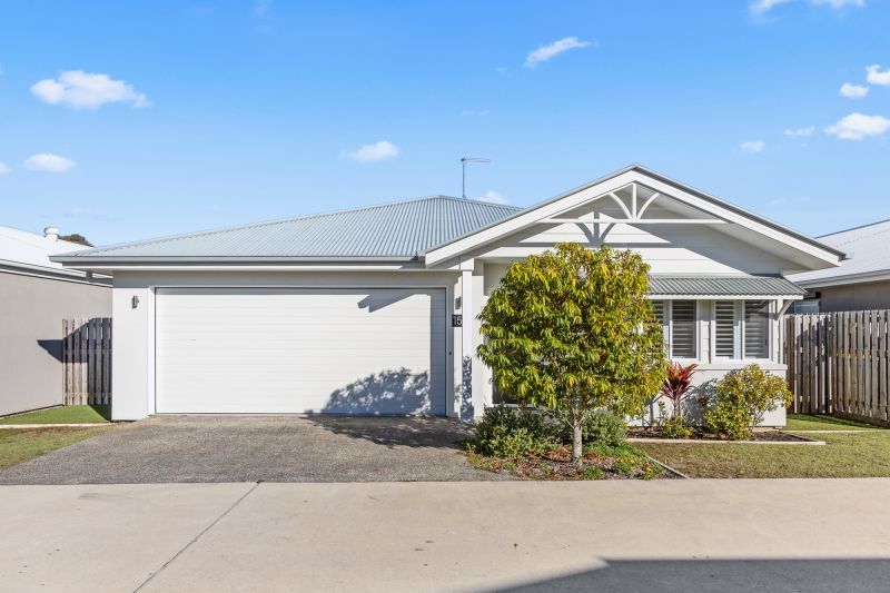 Spacious &amp; Stylish  - Two Bedrooms + Study