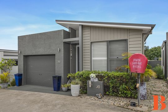 Presented like Brand New - Gated Community - Minutes walk to Shopping and Medical