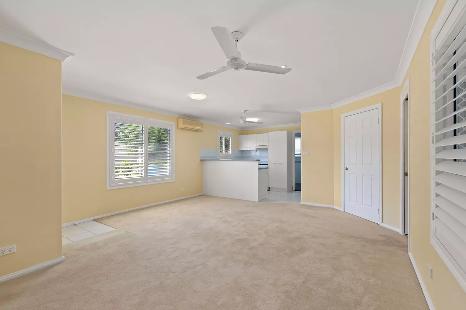 Beautiful Decor, Screened Outdoor Living Room - Big carport