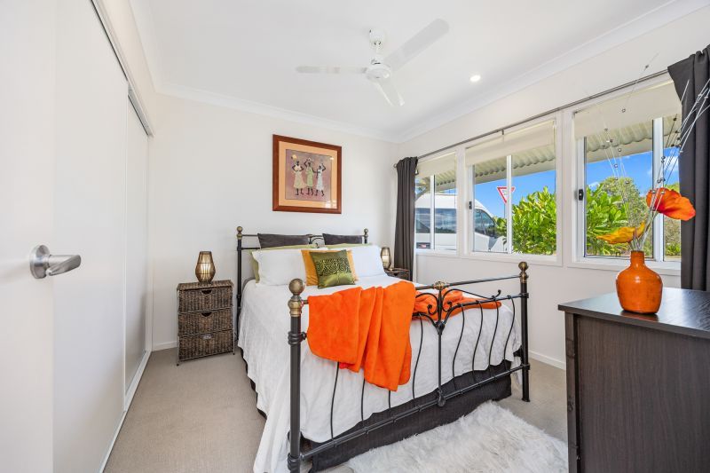 Vibrant Modern Home – Carefree Alfresco Living!