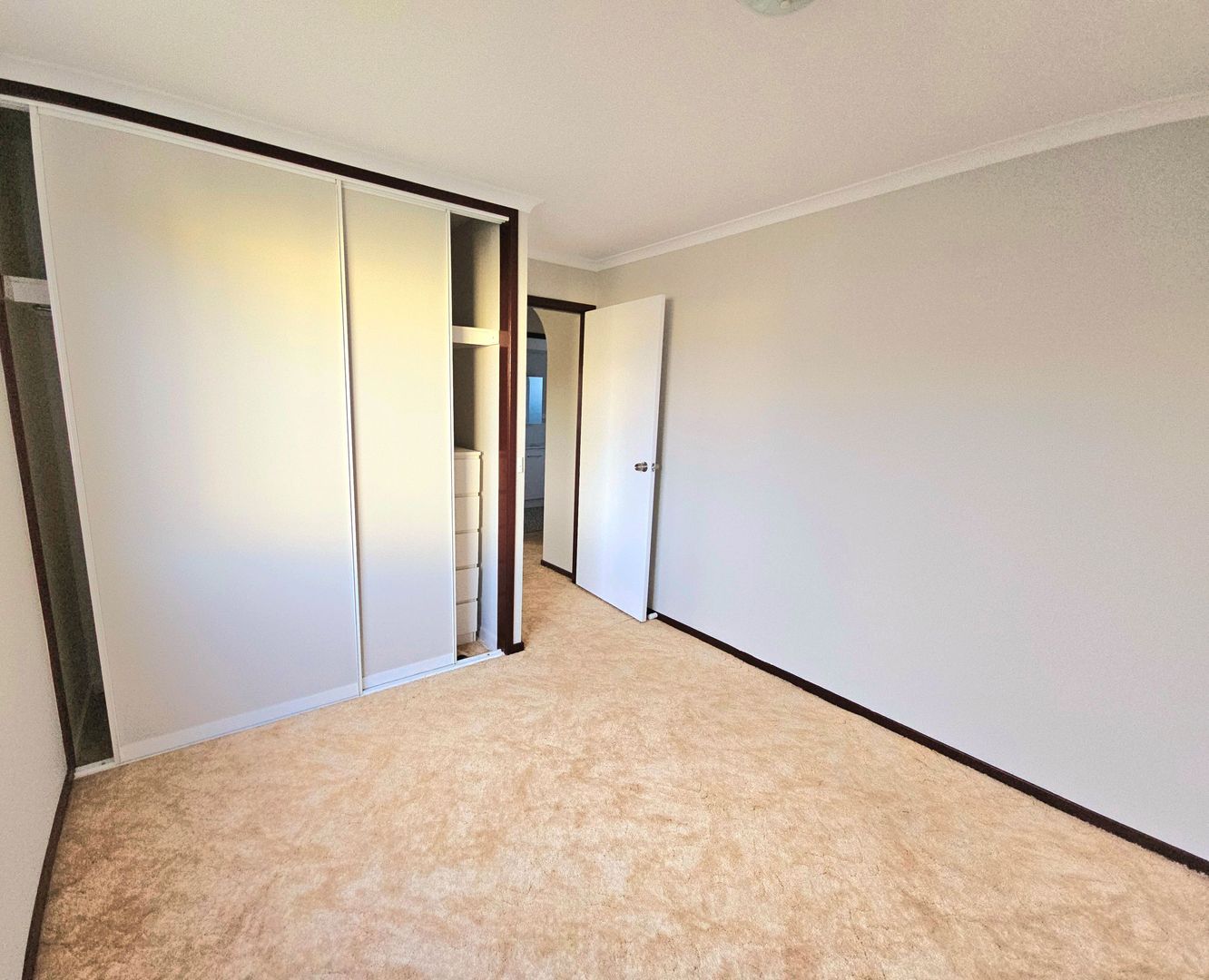 15K Price Dropped for Quicker Sale ! ~Modern reno house in great location offering aboudance features