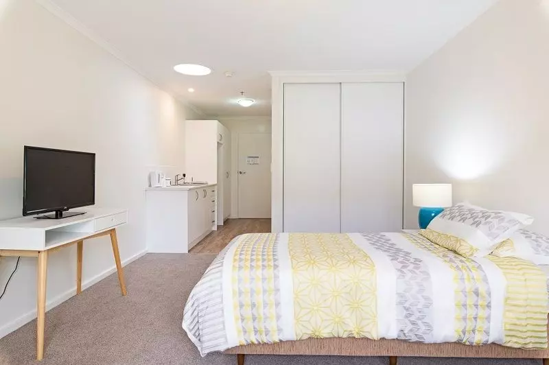 Lovely, light filled serviced apartment surrounded by tranquil gardens