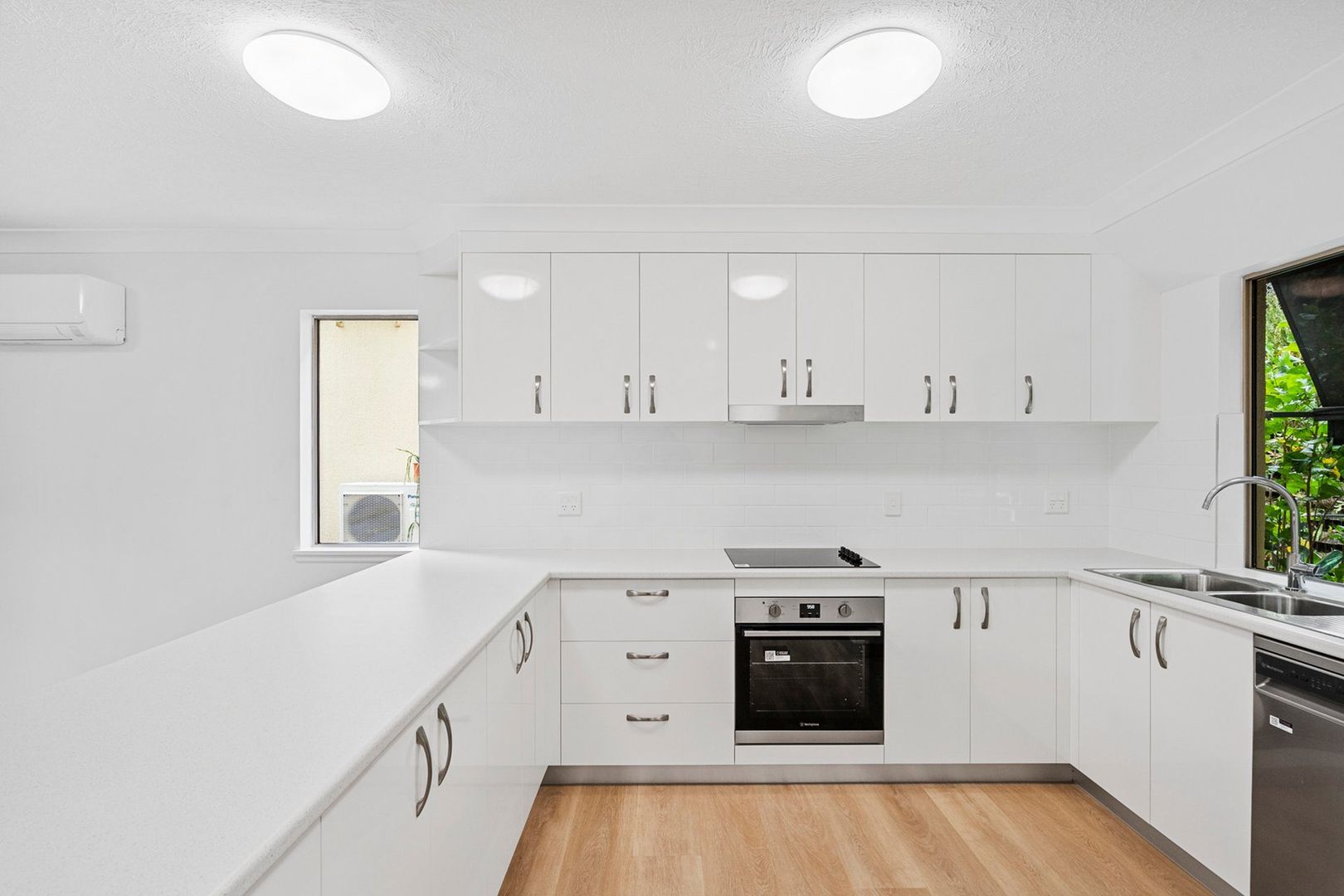 Large ground-floor 2-bedroom villa on corner