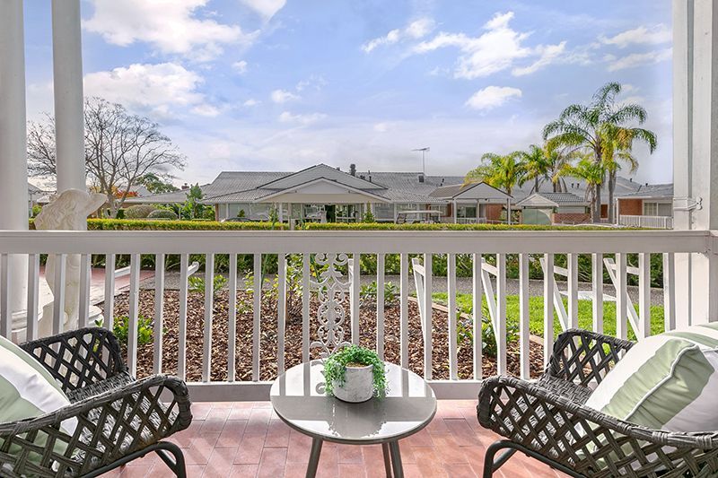 Ideally located, beautifully renovated ground floor sunny unit with large courtyard.