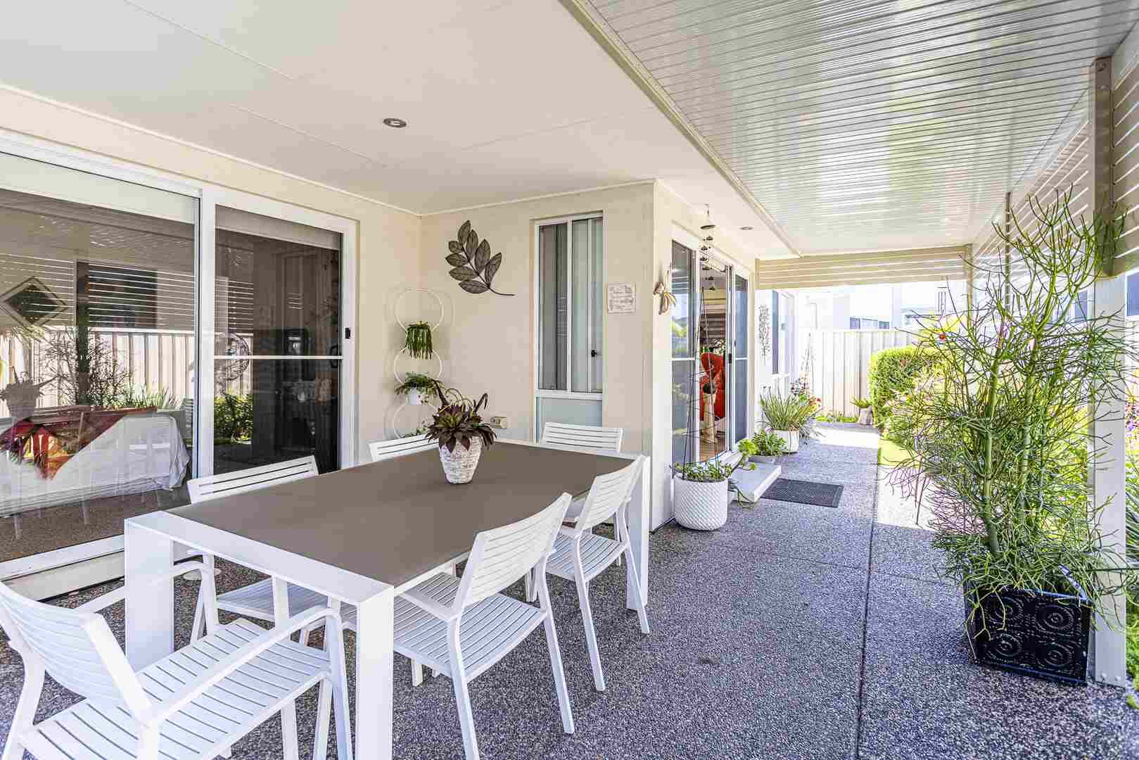 Palm Lake Resort Fern Bay - Close to all amenities