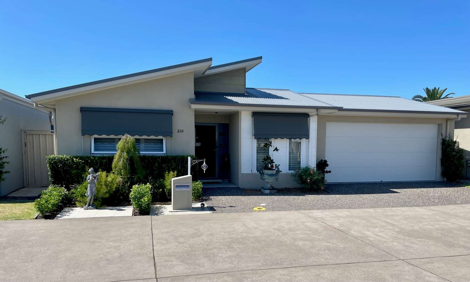 Palm Lake Resort Fern Bay - Beautifull home with a wow factor