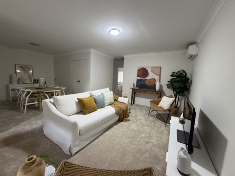 Beautifully renovated 2-bedroom ground floor unit with large courtyard