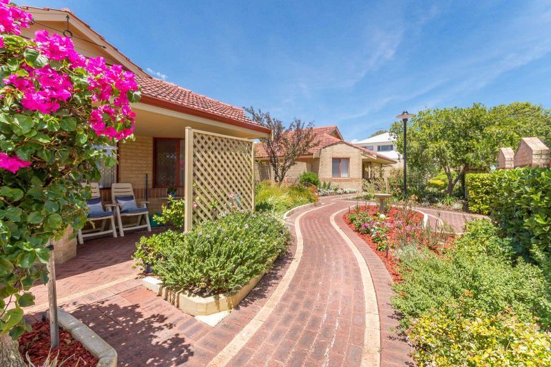 ARCADIA WATERS BICTON - Sought After 3 Bed Villa with Garden Views