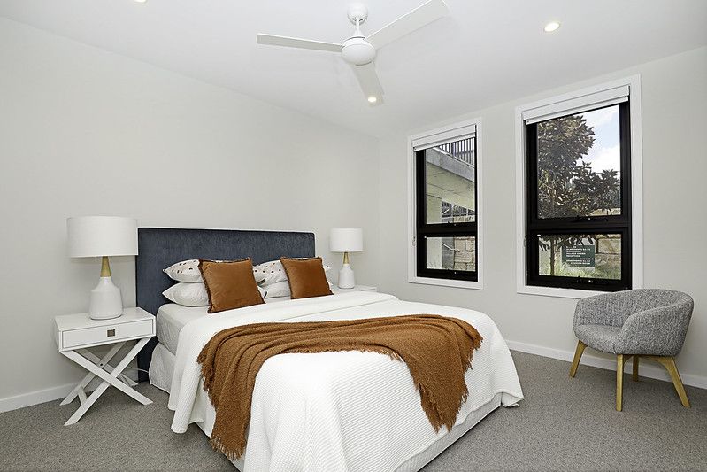 Refurbished 1-bedroom apartment first floor with lift access 