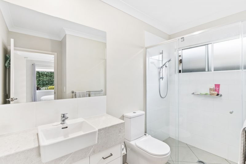 Tranquil Living, Spacious Backyard