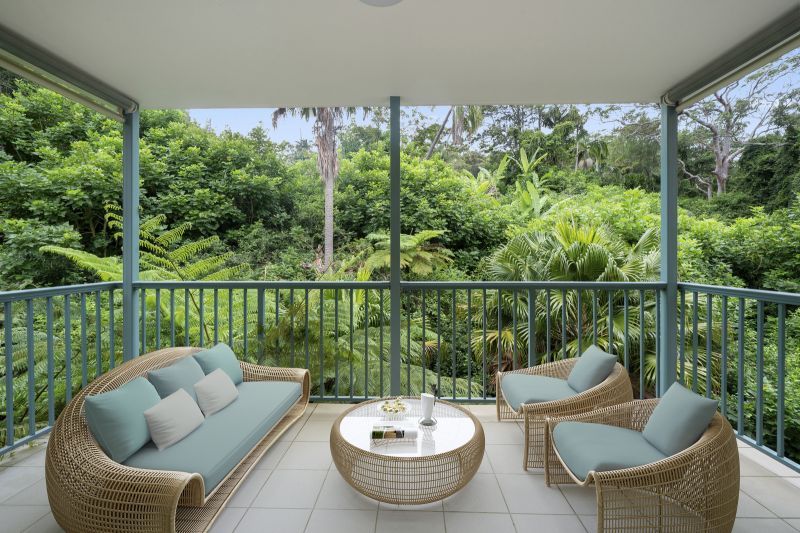Peaceful 2-bedroom residence embraced by greenery