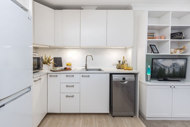 Beautifully Presented Renovated One Bedroom with Extra Workspace