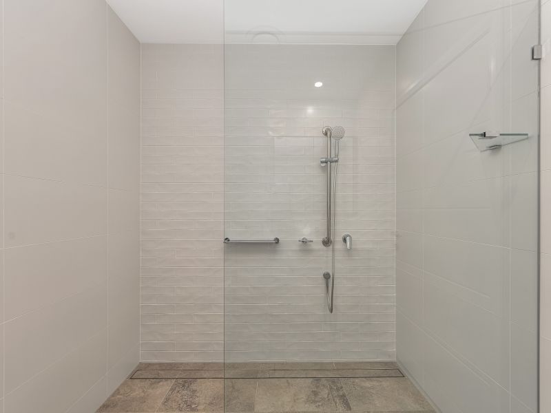 Stylish, single-level living with golf course views