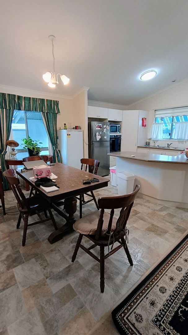 Faringdon Village NOTHING TO DO MOVE RIGHT IN - SPACIOUS & ROOMY 