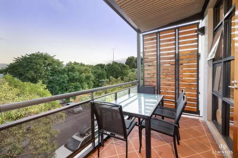 Top Floor with City Vistas!