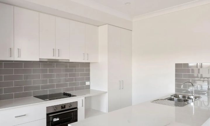 Modern 2 bed home with outdoor deck and private garden