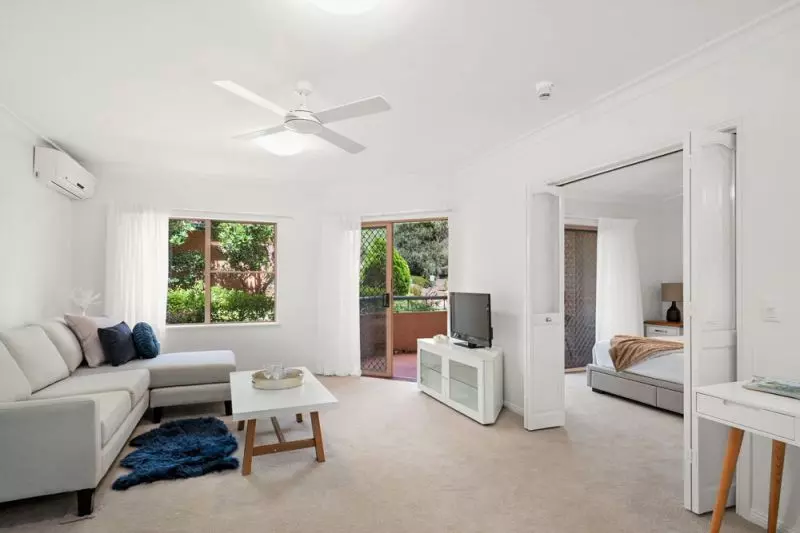 Ground floor apartment with enclosed balcony