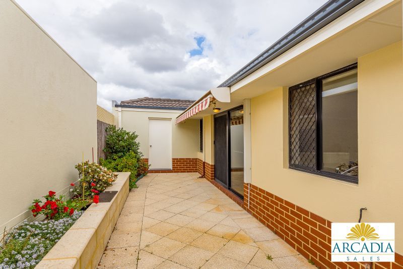 ARCADIA WATERS MADDINGTON - Solid Timber Floors & Feature Kitchen