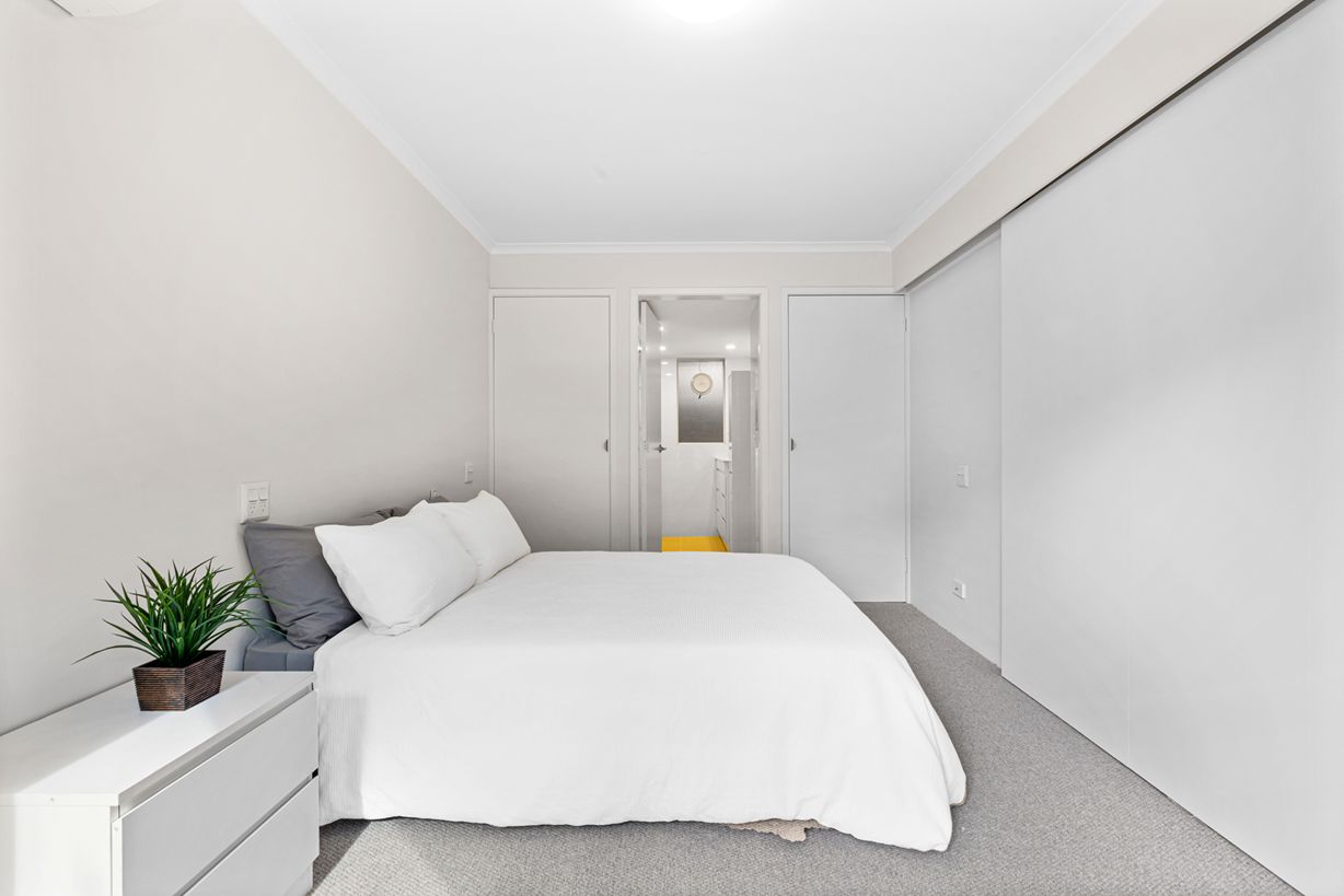 Refurbished 1 Bedroom Apartment on the Ground Floor 