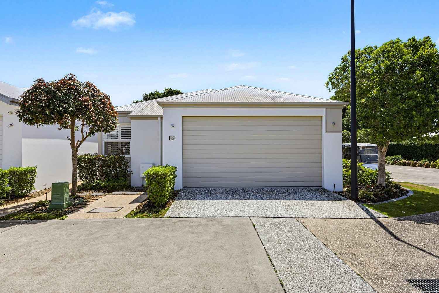 Corner Position, Premium Living