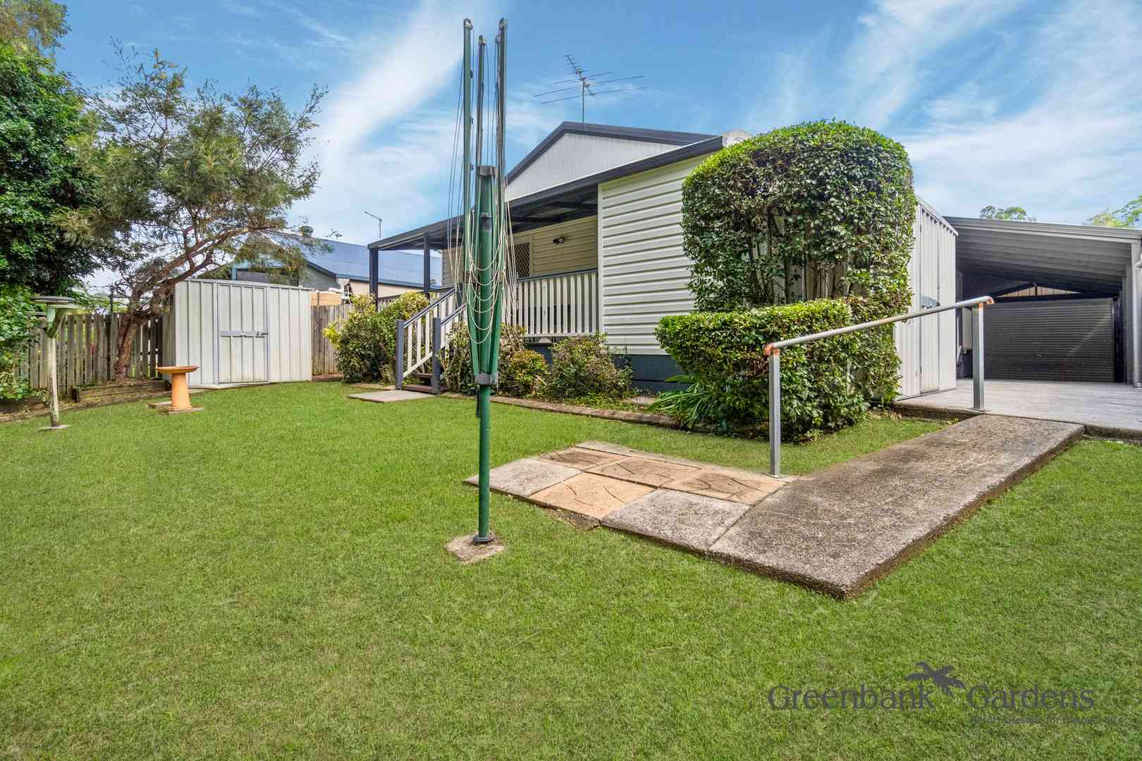 Beautiful 3 Bedroom Home with Bush-land Views - GREENBANK GARDENS