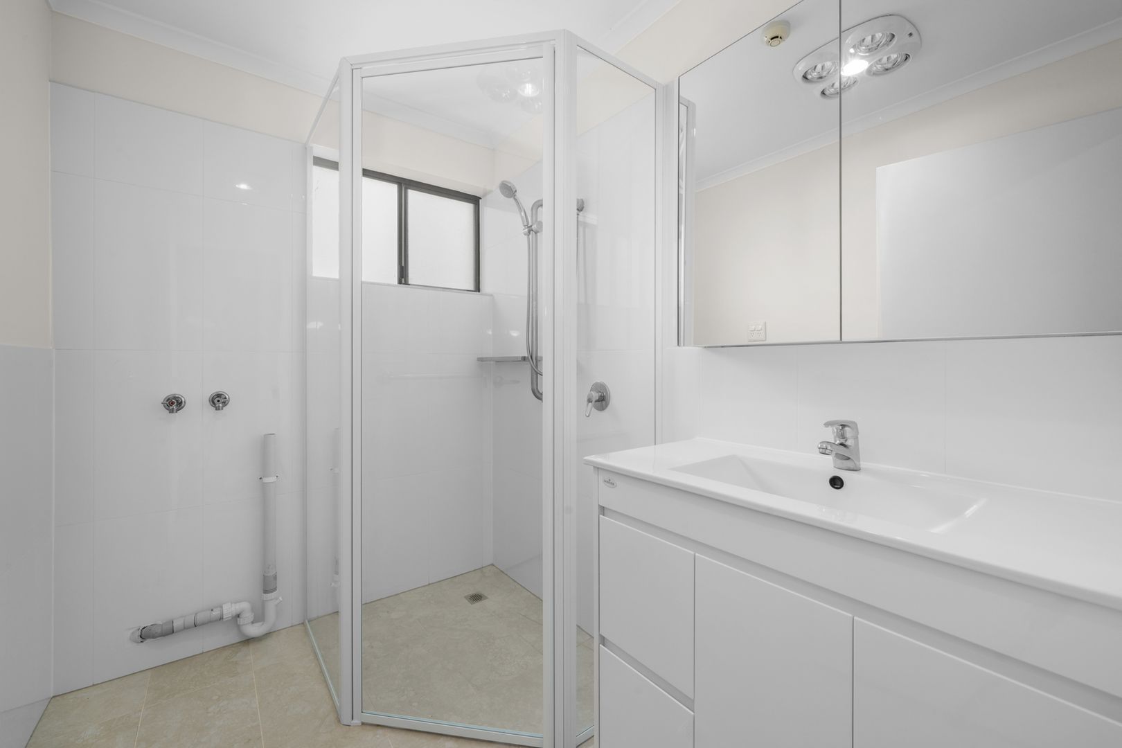 Two-bedroom apartment with water glimpses of Derwent river