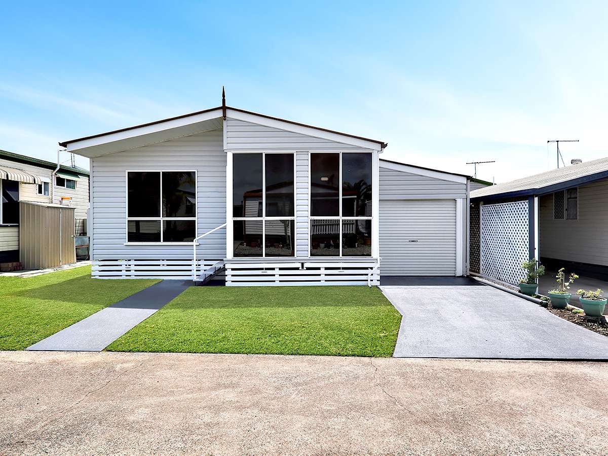 Villa - 2 Bedroom + Enclosed Sun Room + Renovated - SOLD!