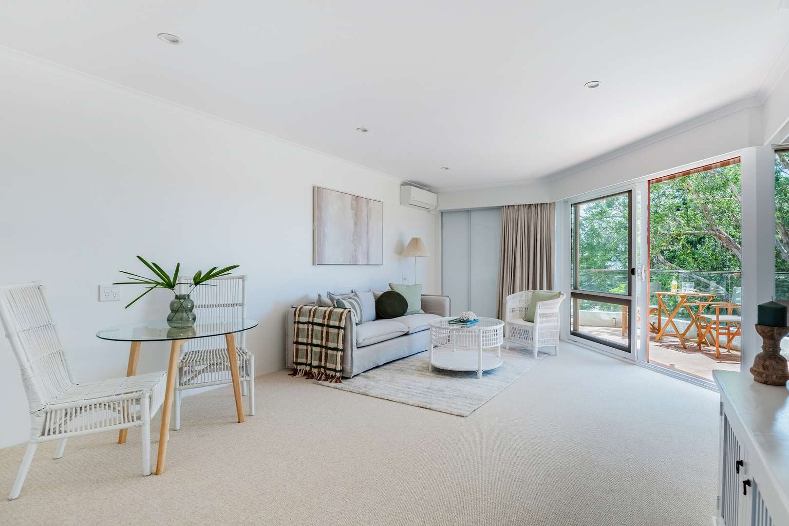 Refurbished One Bedroom Apartment with Private Balcony