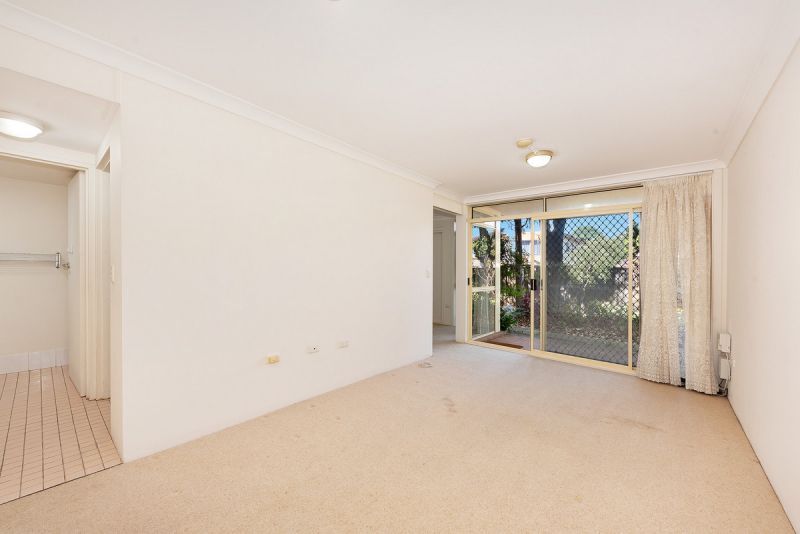 Sought-after ground floor Garden Apartment in a safe and secure block.