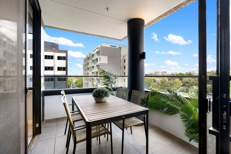 Enjoy Effortless Retirement Living in a Modern 3-Bed Carlton Apartment