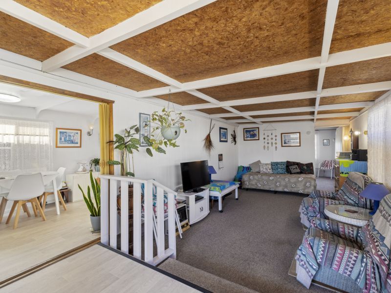 Priced to Sell - Spacious 2 Bedroom Residence – just a short stroll to beach, river & lagoon!