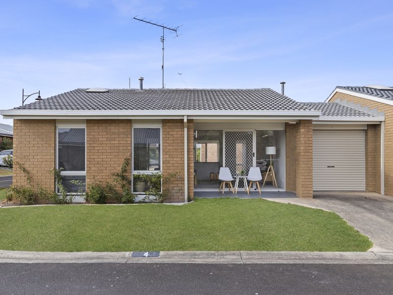 Freshly Renovated, Ready to Move in Now